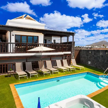 Penguina - 5 Bedroom - Hot Tub - Heated Pool Playa Blanca (Lanzarote)