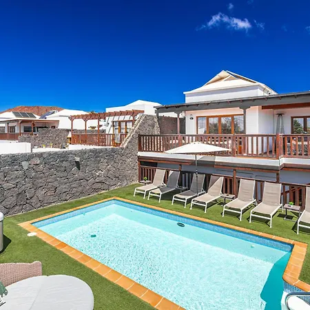 Penguina - 5 Bedroom - Hot Tub - Heated Pool