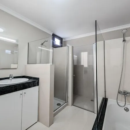 Penguina - 5 Bedroom - Hot Tub - Heated Pool * Playa Blanca (Lanzarote)