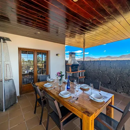 Vila Penguina - 5 Bedroom - Hot Tub - Heated Pool Playa Blanca (Lanzarote)