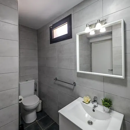 Penguina - 5 Bedroom - Hot Tub - Heated Pool *