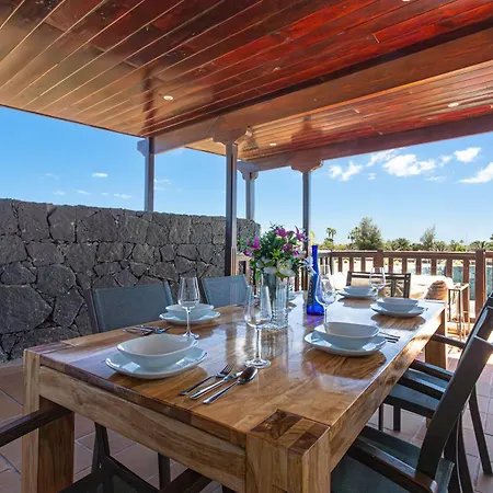 Villa Penguina - 5 Bedroom - Hot Tub - Heated Pool *