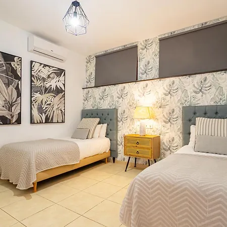 Villa Penguina - 5 Bedroom - Hot Tub - Heated Pool Playa Blanca (Lanzarote)