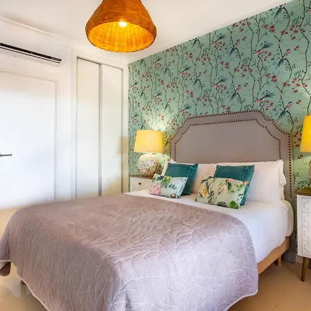 Penguina - 5 Bedroom - Hot Tub - Heated Pool *