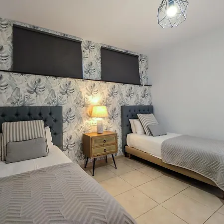 Penguina - 5 Bedroom - Hot Tub - Heated Pool Vila *