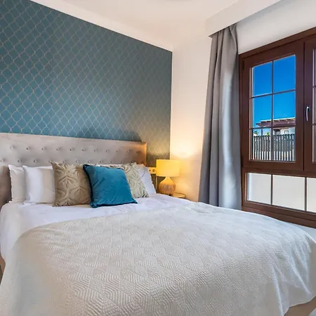 Vila Penguina - 5 Bedroom - Hot Tub - Heated Pool *
